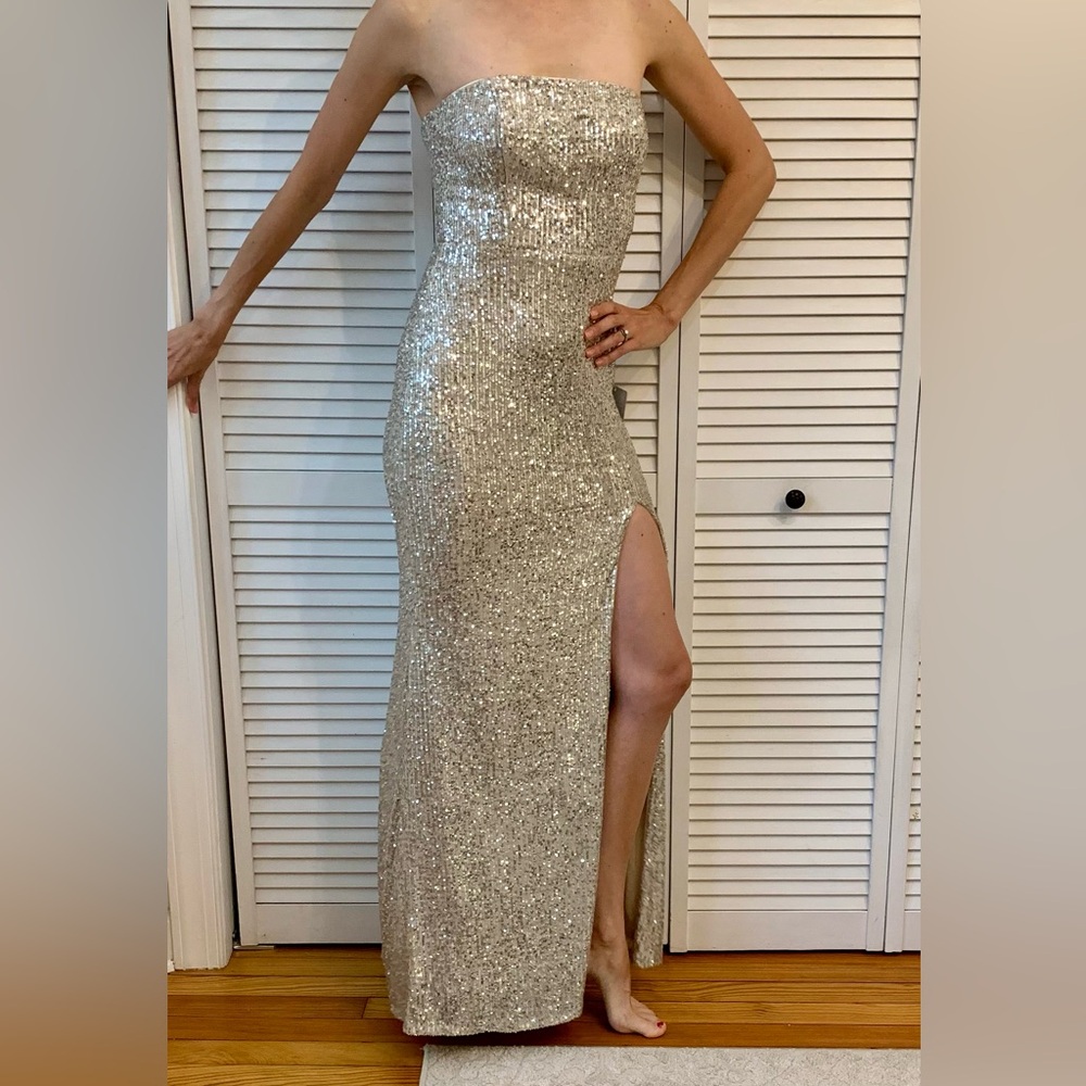 Lulu’s strapless sequin gown size S NWT